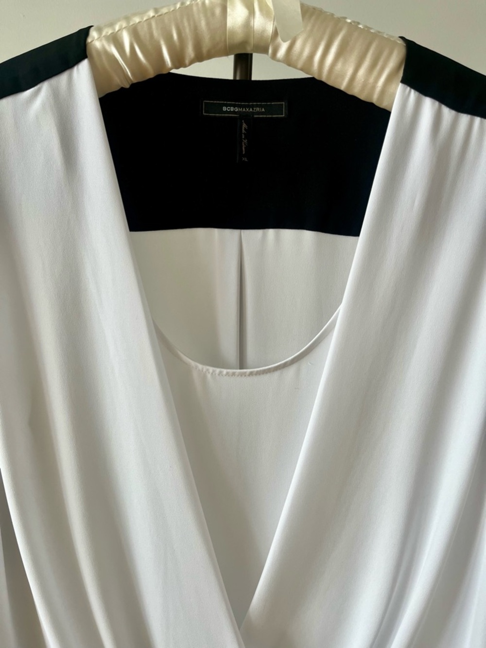 BCBGMaxAzria White Crepe Blouse With Black Accents US XL - Picture 3 of 13